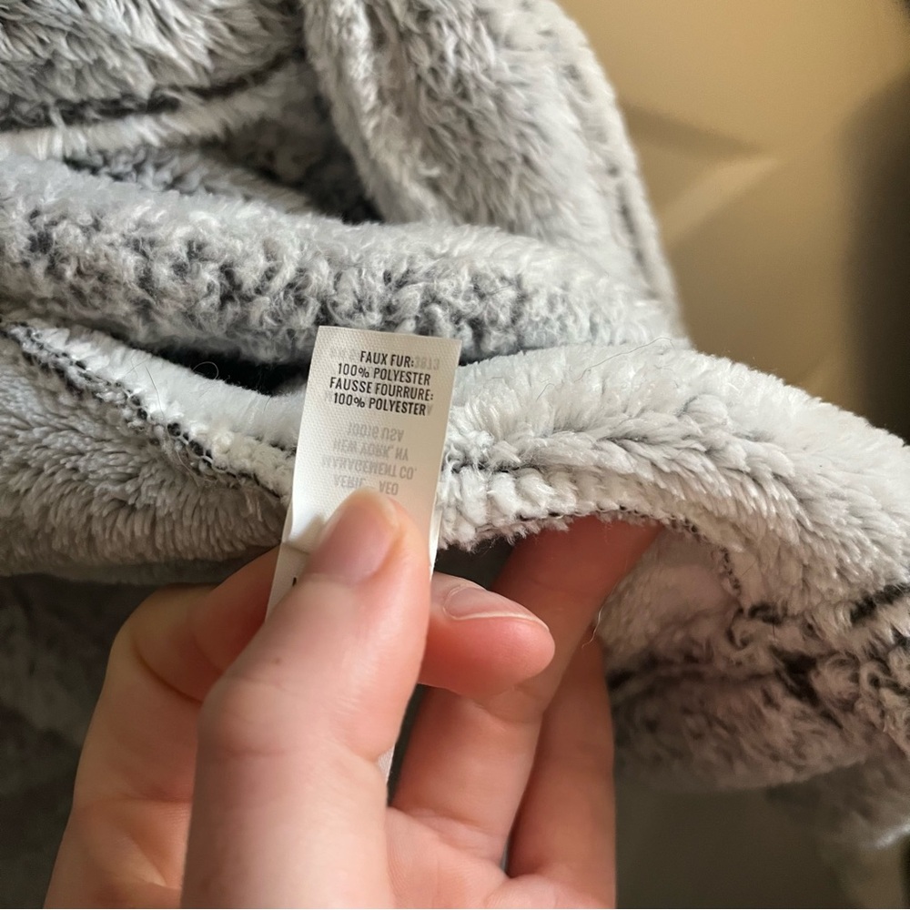 Fuzzy Aerie Robe - Picture 6 of 6